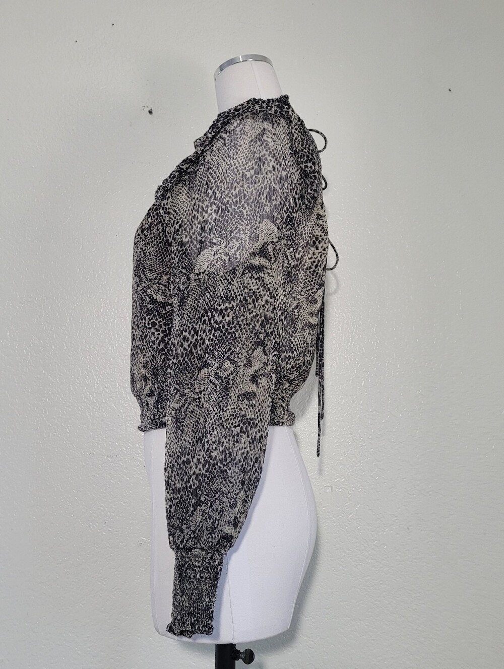 Free People Roma Blouse Snake Print High Neck Silhouette Ruffle Detail Sz Small - Picture 6 of 10